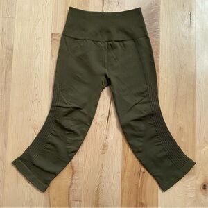 Lululemon Olive Green Seamless Cropped Textured Leggings